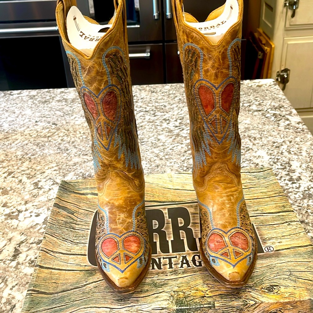 Gorgeous pair of corral boots